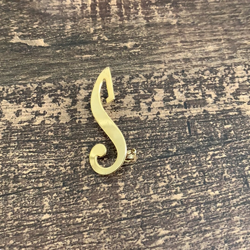 S brooch gold tone